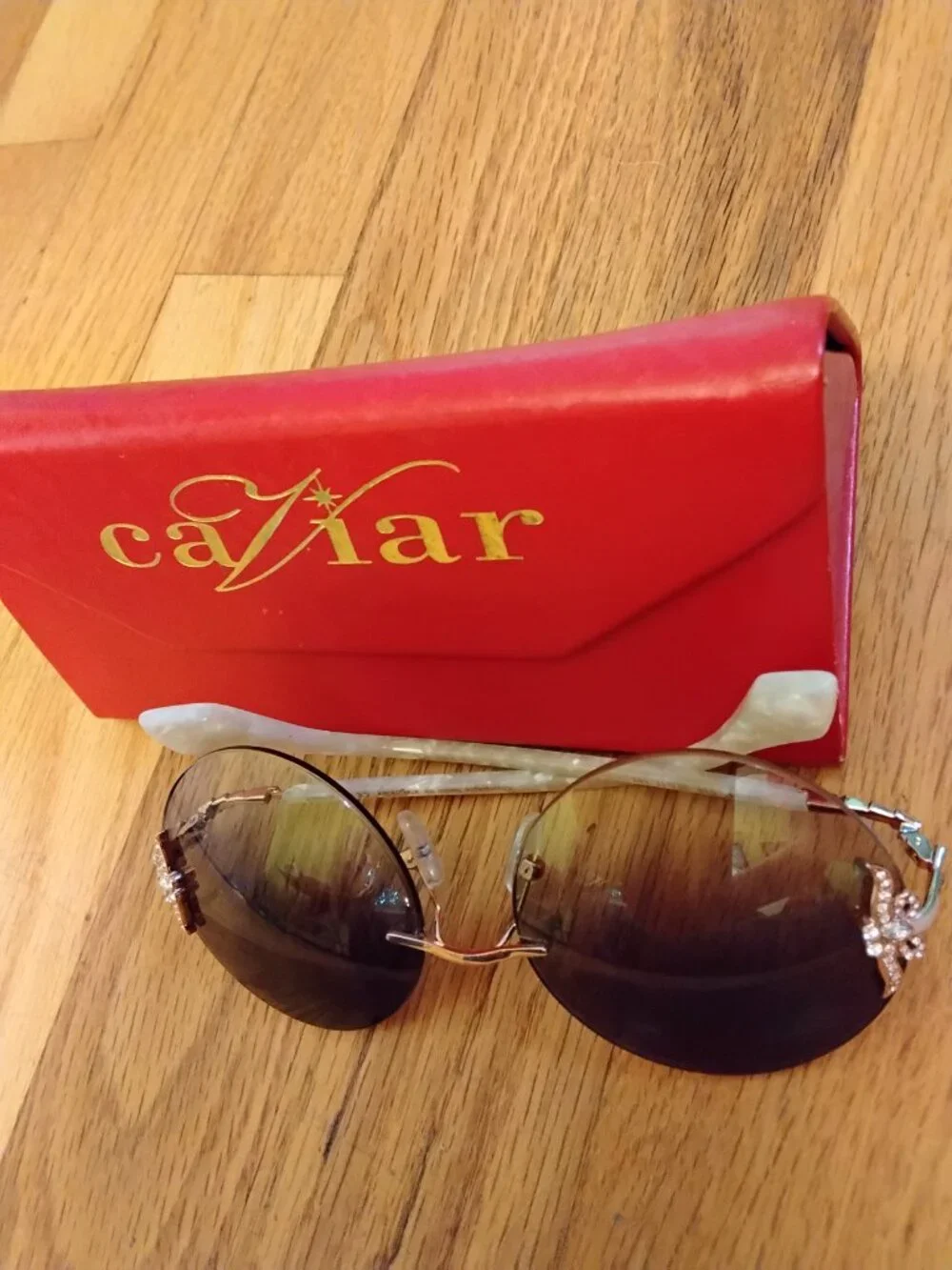 Caviar crystal shell mother of pearl large round glasses in the original case